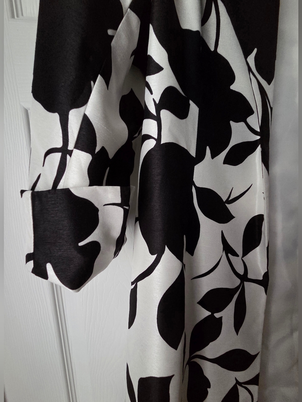 NWOT Le Suit Black and Off White Floral Long Coat Size 14 - Picture 7 of 16